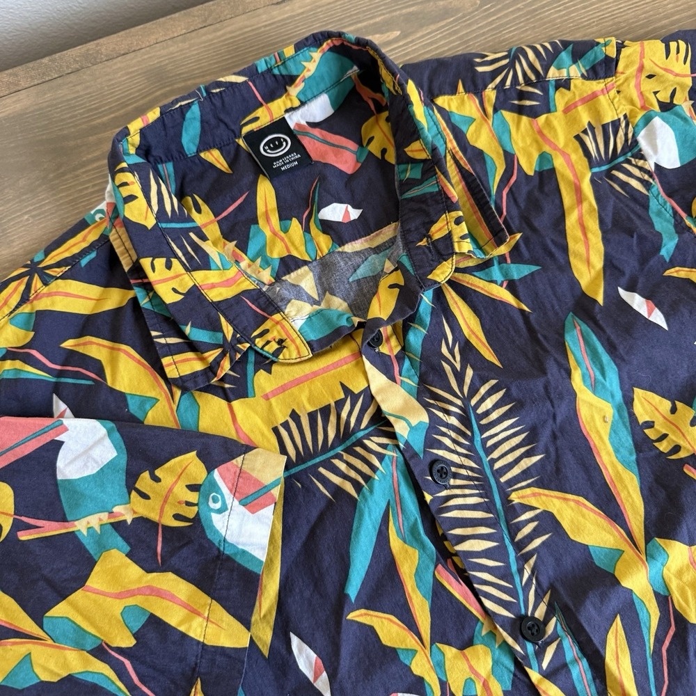 Neff Men's Medium Tropical Toucans Colorful Short Sleeve Button Up Shirt Top